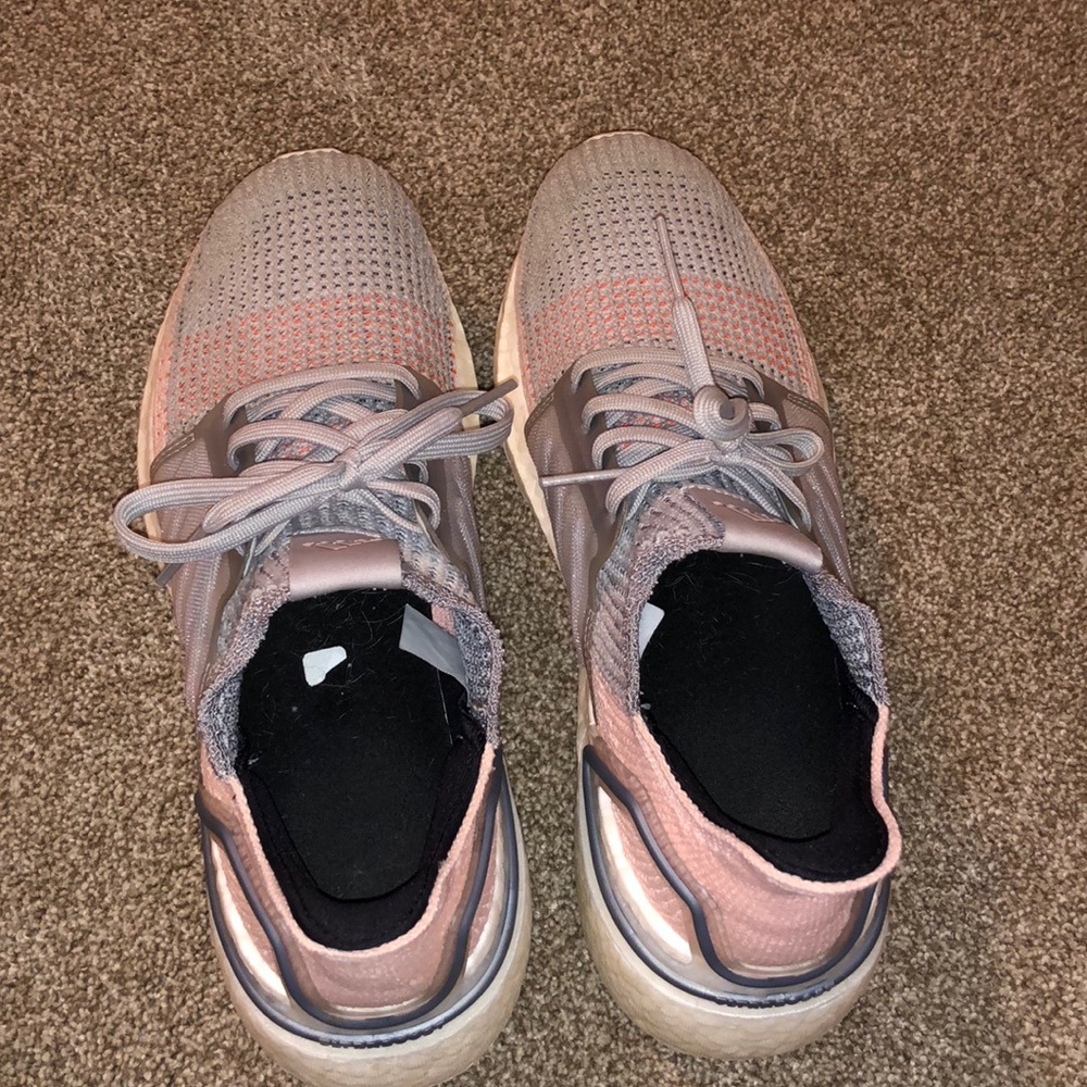 Women’s ultraboost tennis shoes size 8